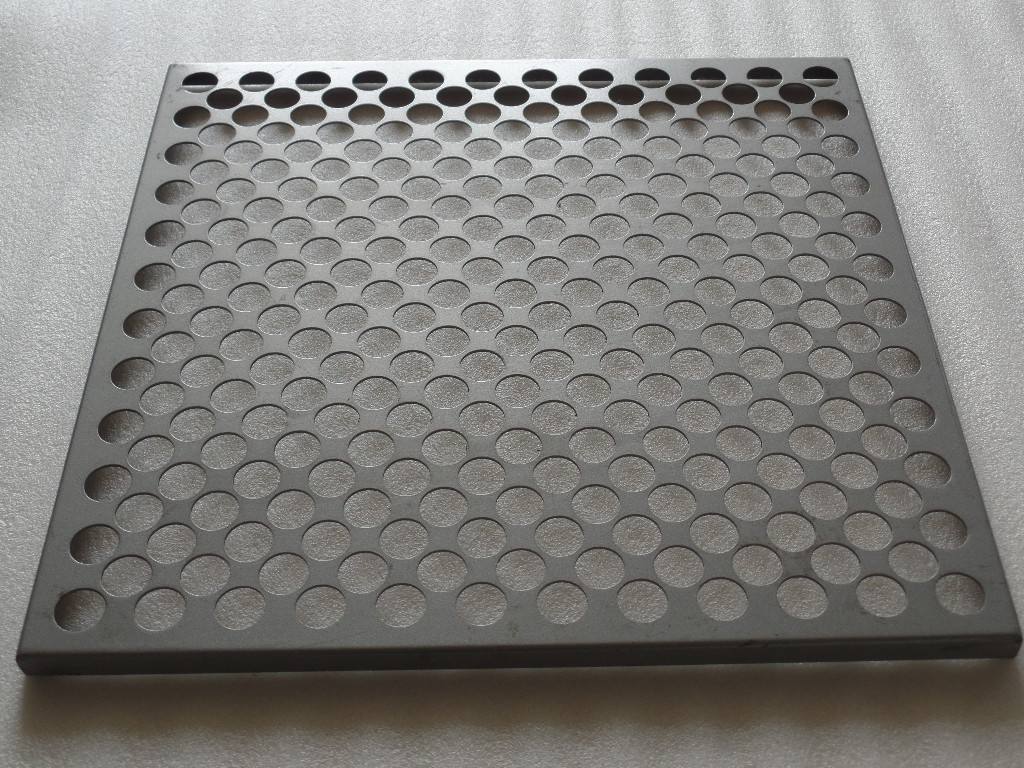 沖孔網(wǎng)板為什么需要打磨